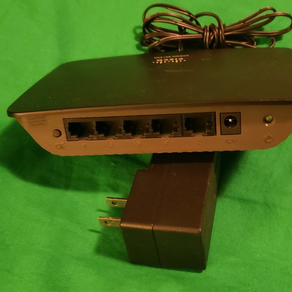 CISCO LINKSYS SE1500 5 PORT FAST 10/100MBPS ETHERNET SWITCH / HUB, Plug & Play - Picture 3 of 3